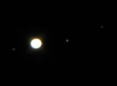 Юпитер и галлилеевы спутники 18 мая 2006 г.
02:31 мест. лет. вр. Спутники слева направо: Европа, Ио (у края планеты), Ганимед, Каллисто. Выдержка 3 сек.
