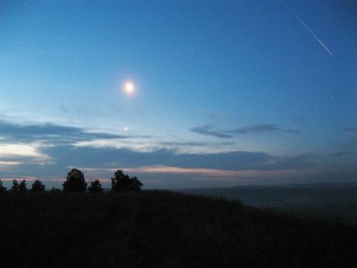 Плеяды, Луна, Марс, Венера, Альдебаран и самолет
