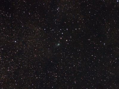 Комета Гаррадда (C/2009 P1) близ астеризма "Вешалка" (Cr 399)
3 сентября 2011 г.
