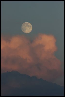Луна над облаками
Ключевые слова: Луна