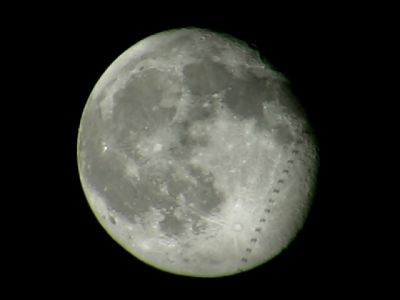 Прохождение МКС по диску Луны 
14.10.2011 17-08UT
http://www.youtube.com/watch?v=NJc5YqJeEcY
Слева на краю лимба - звезда прямо перед покрытием (SAO 93281, 8,3m)
